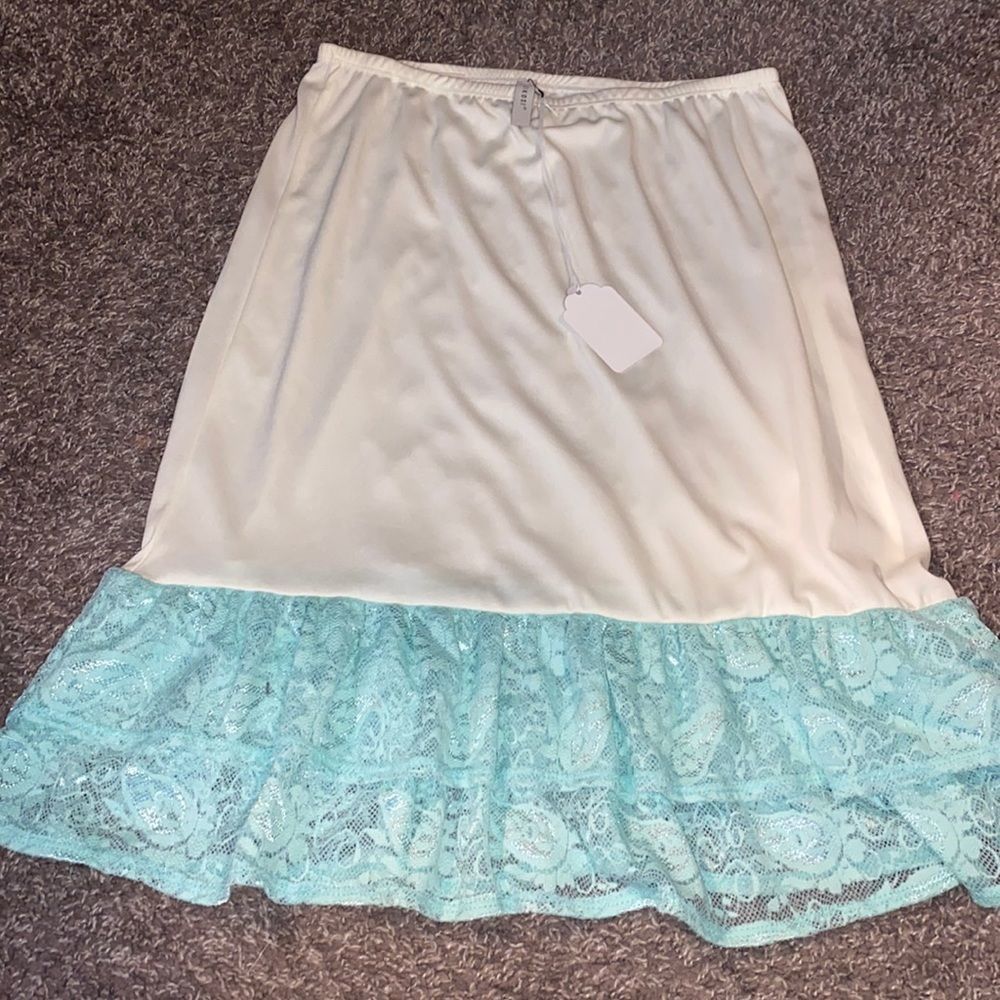 Eikosi skirt medium. 100 polyester. Bundle only